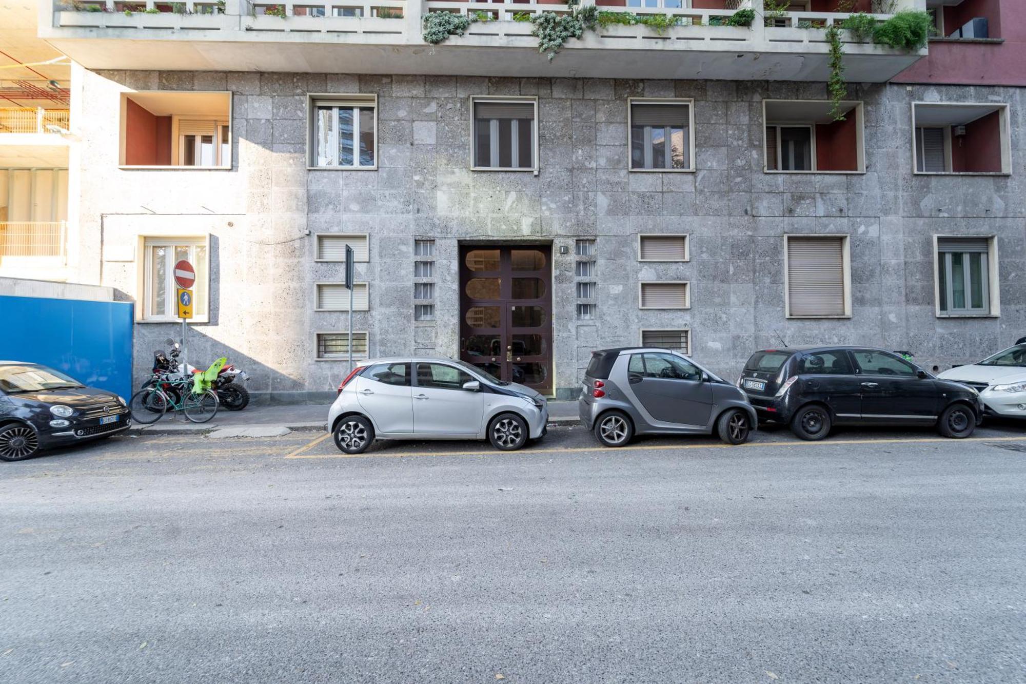 Designed In Center Gae Aulenti Area With Ac, Wifi And Subway Airport Connected Steps From Station Mailand