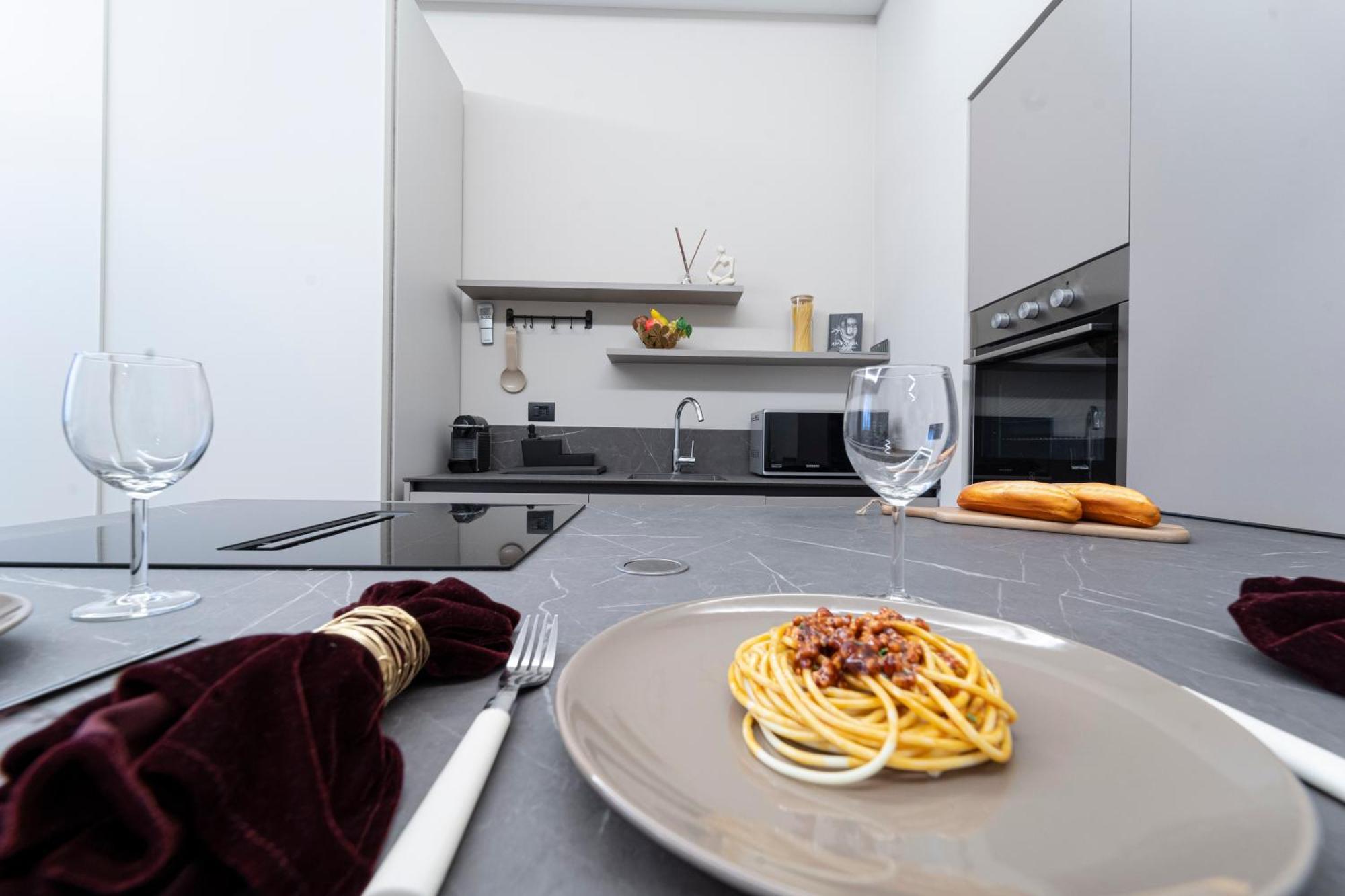 Appartamento Designed In Center Gae Aulenti Area With Ac, Wifi And Subway Airport Connected Steps From Station *