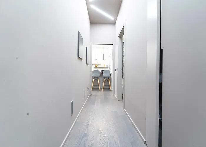 Designed Apartment In Milan Center Gae Aulenti Area With Ac, Wifi And Subway Airport Connected Steps From Central Station